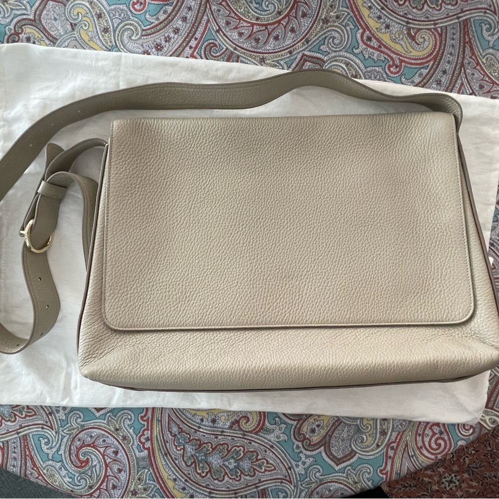 Cuyana Messenger Bag, Pebbled Leather, Stone, 13"